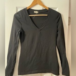 Womens medium v neck black long sleeve shirt top layer nurse